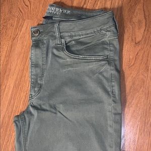 Olive tomgirl American Eagle jeans